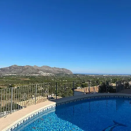 Casa Luna - Three Bedroom With Stunning View Villa