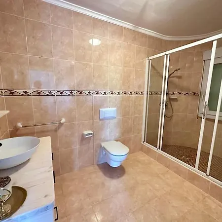Casa Luna - Three Bedroom With Stunning View *